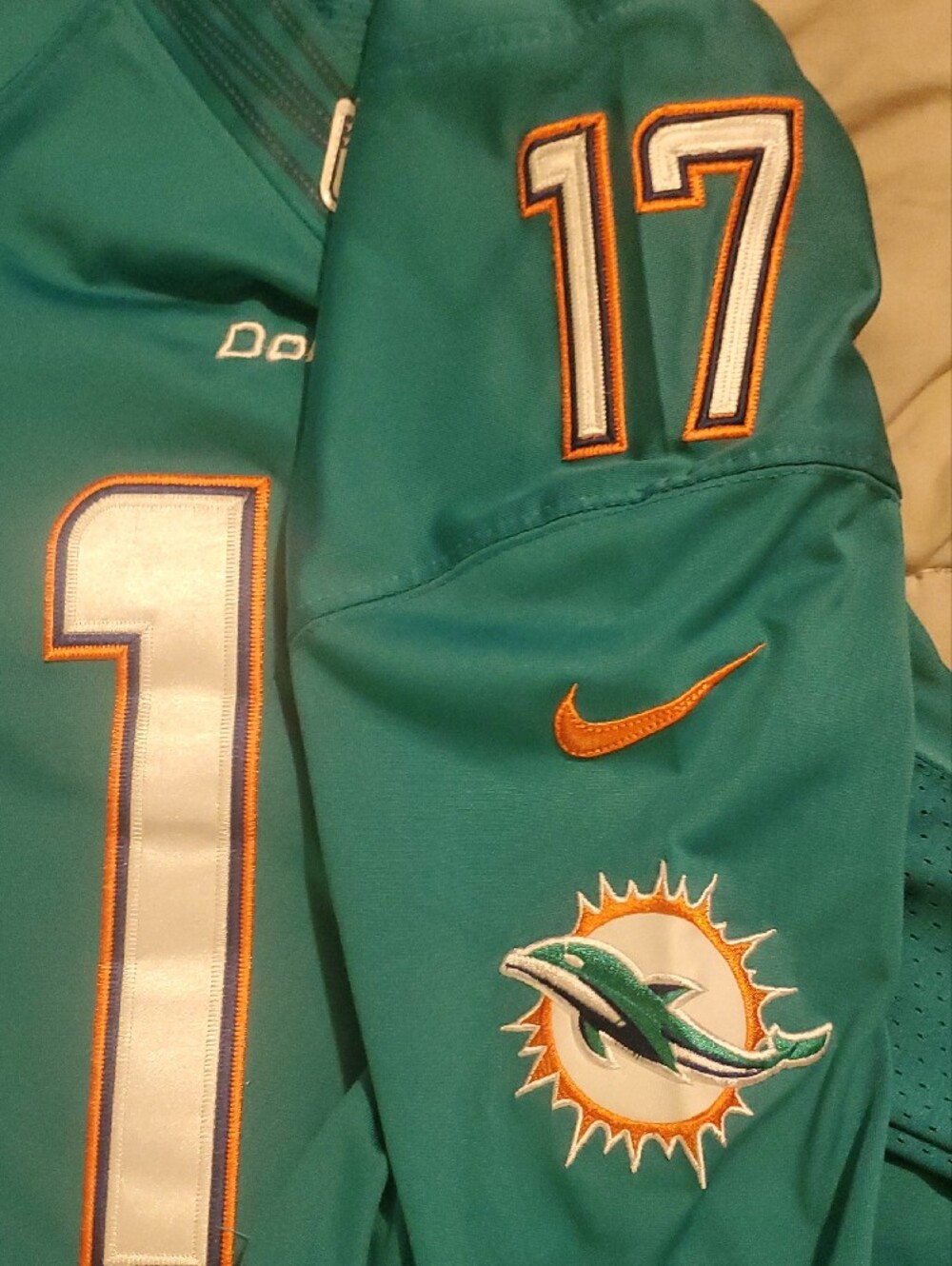 NFL Miami Dolphins Ryan Tannehill Jersey....๐๐ฌ - Picture 3 of 4